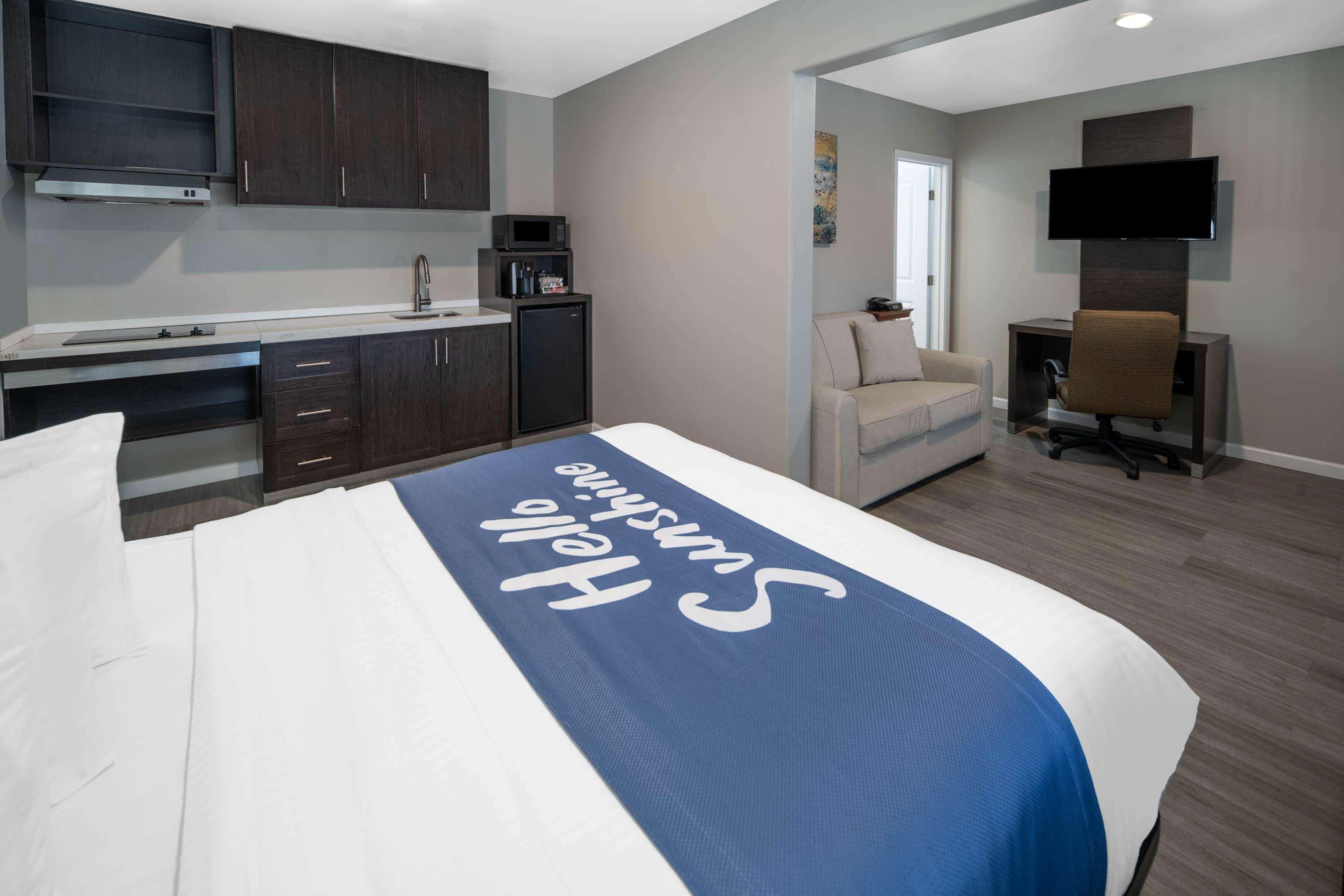 Days Inn By Wyndham Galt - Elk Grove South Екстер'єр фото
