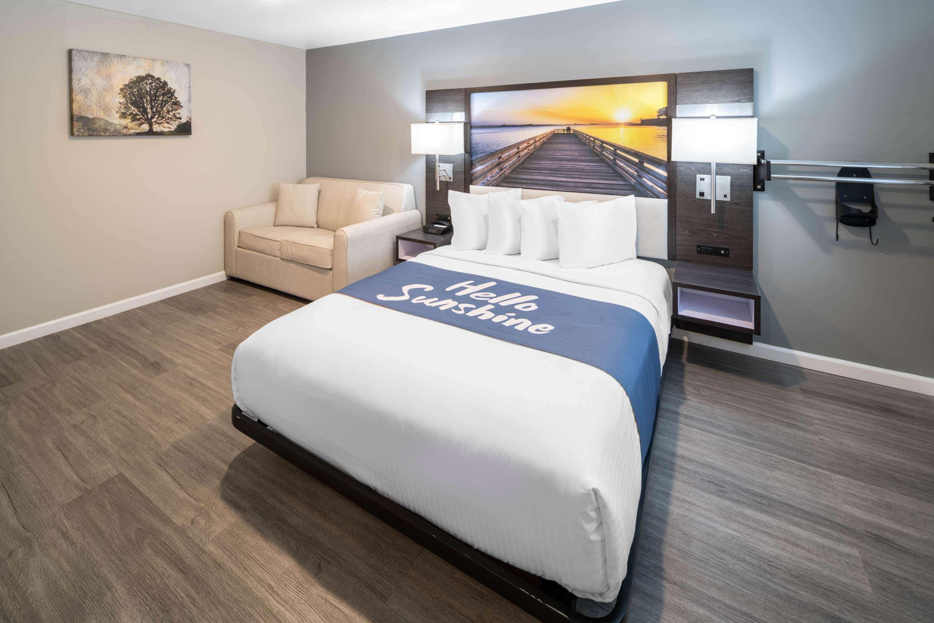 Days Inn By Wyndham Galt - Elk Grove South Екстер'єр фото