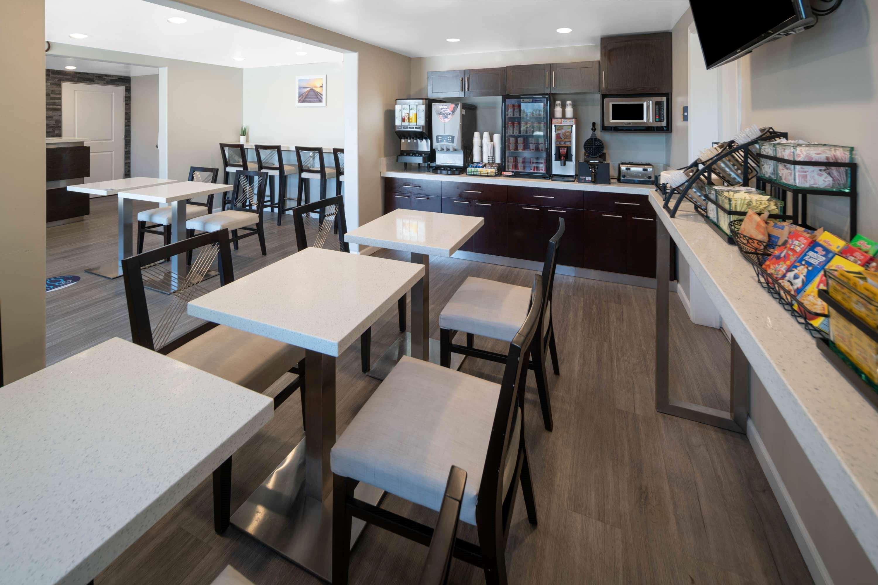 Days Inn By Wyndham Galt - Elk Grove South Екстер'єр фото