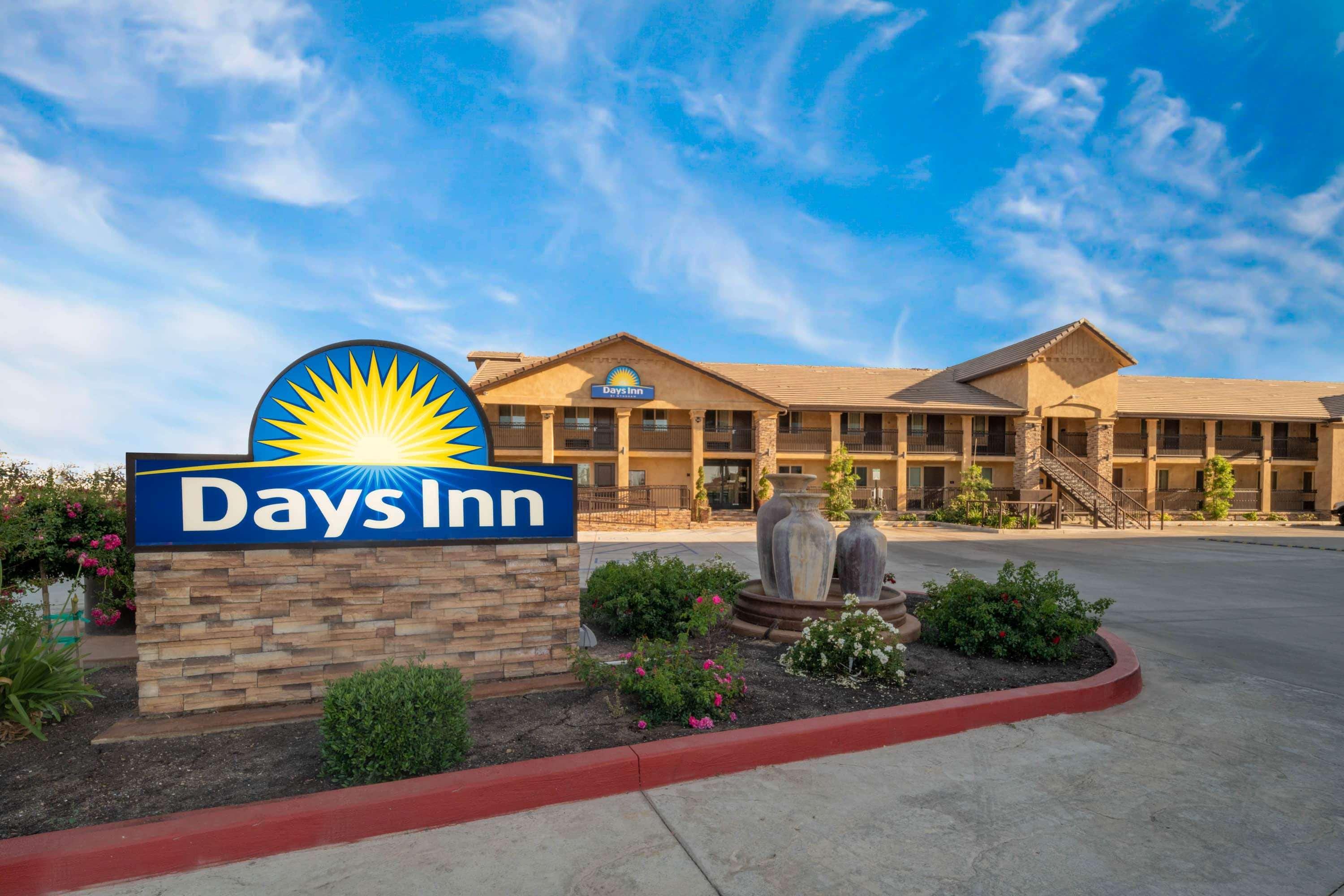 Days Inn By Wyndham Galt - Elk Grove South Екстер'єр фото