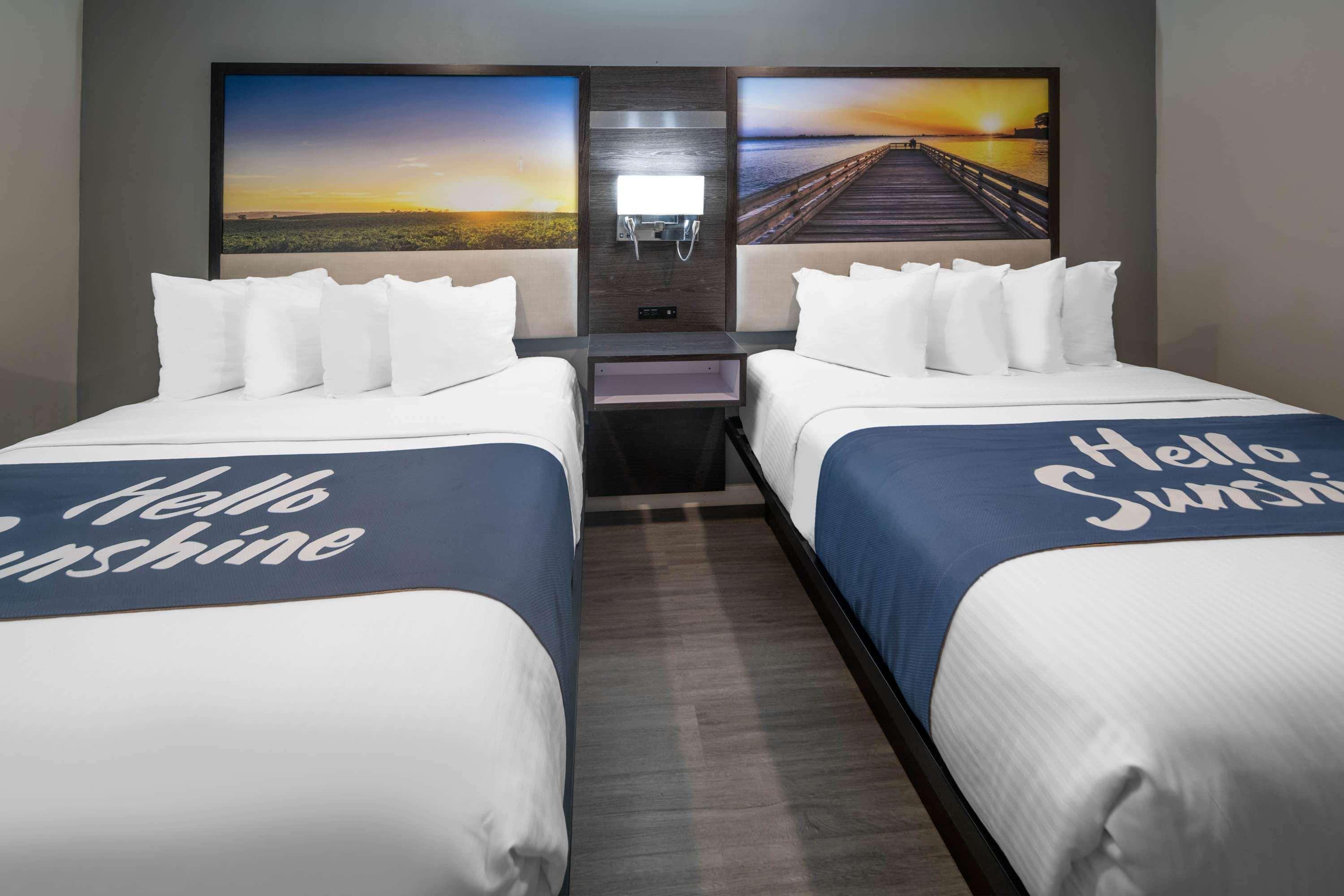 Days Inn By Wyndham Galt - Elk Grove South Екстер'єр фото