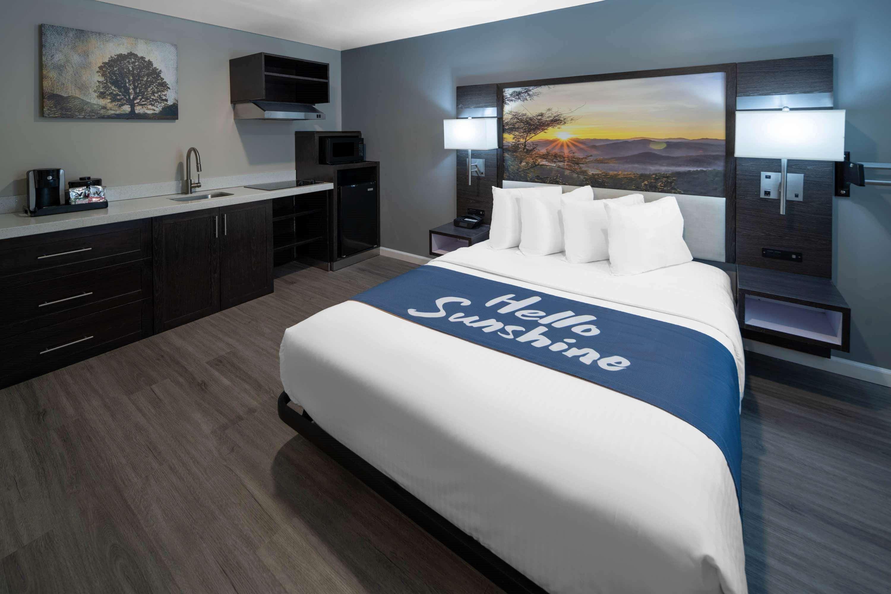 Days Inn By Wyndham Galt - Elk Grove South Екстер'єр фото